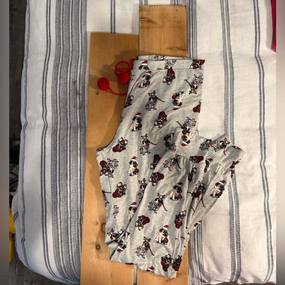 Women's Gray Pug Santa Print Pajama Pants